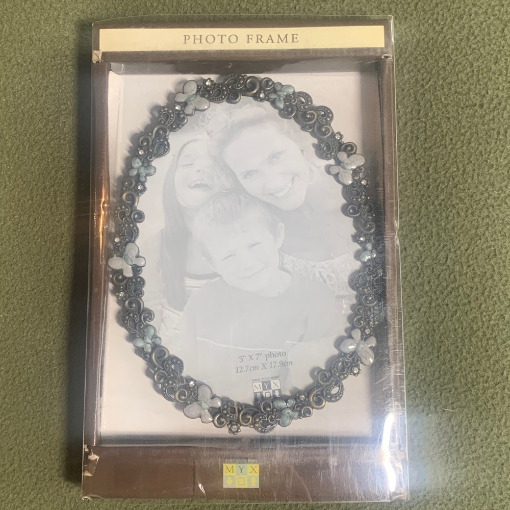 NWT MYX oval frame with butterflies and rhinestones. 5” x 7”.
